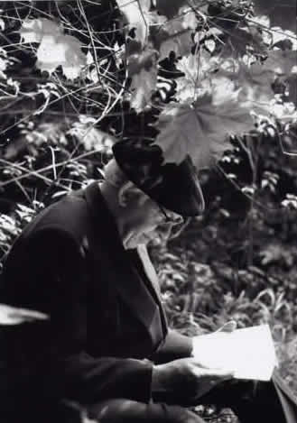 Maurice Carême lisant